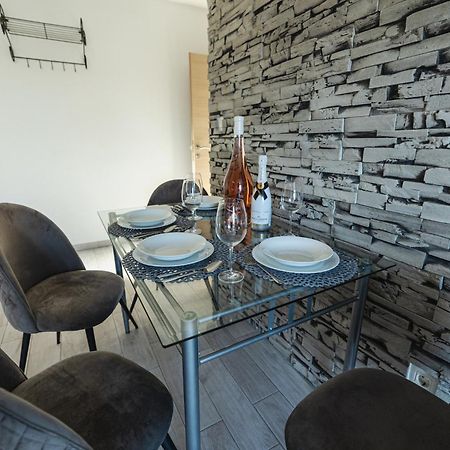 Bruno'S Poolside Apartments - Near Beach Трогир Экстерьер фото