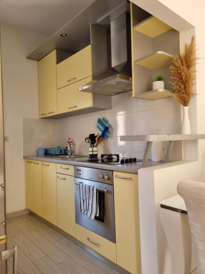 Bruno'S Poolside Apartments - Near Beach Трогир Экстерьер фото